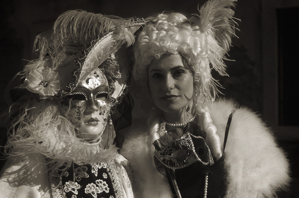 Die Schöne und die Maske