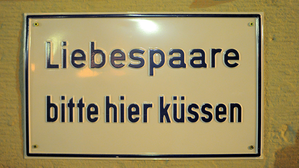 Dieses Schild habe ich vor dem Standesamt in Schwetzingen gefunden.
6917