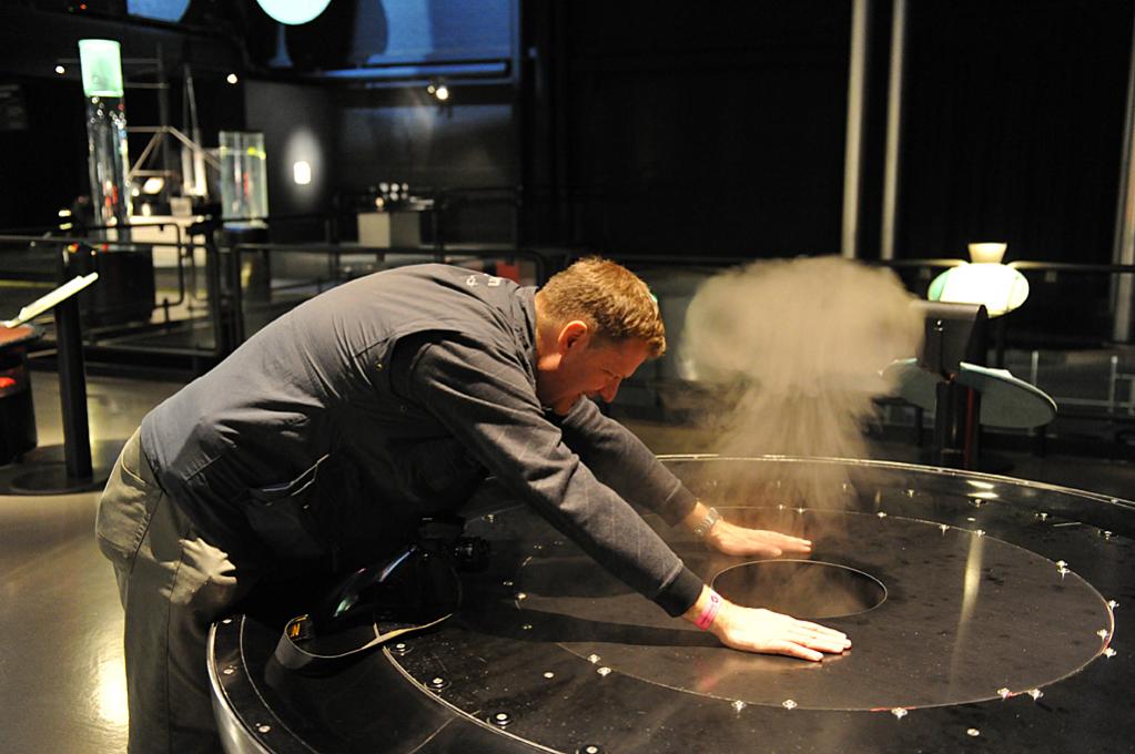 Dieter macht Rauchzeichen (Swiss Science Center Technorama)