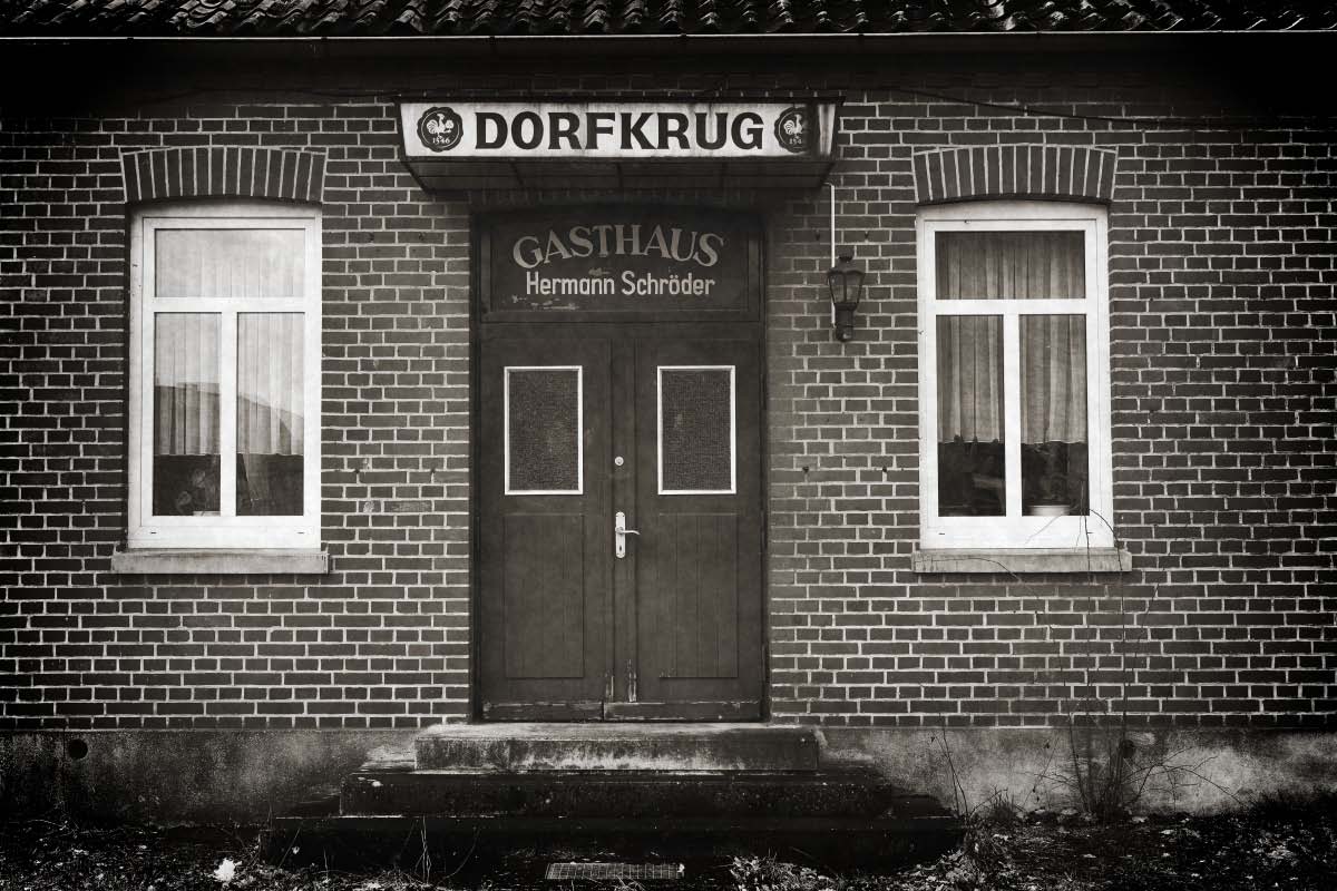 Dorfkrug BW.jpg