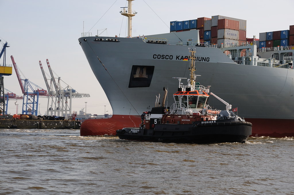 Drehen zum Anlegen im Containerhafen
DSC 2194