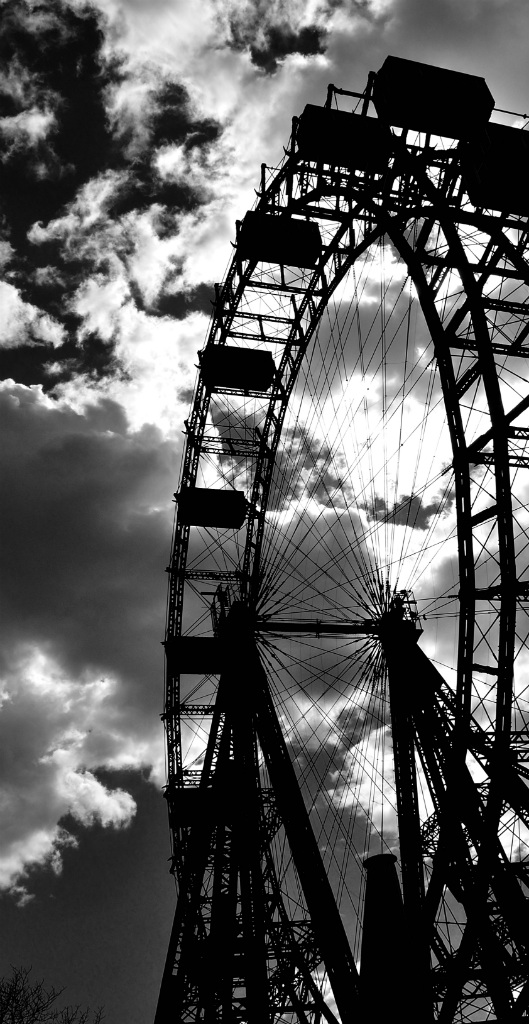 DSC 0283 Riesenrad mit wolken SW wuxi passig