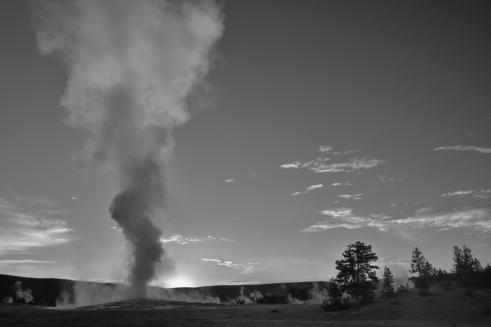 DSC 0380 sw NF-F
Sonnenuntergang hinter Old Faithful (2)