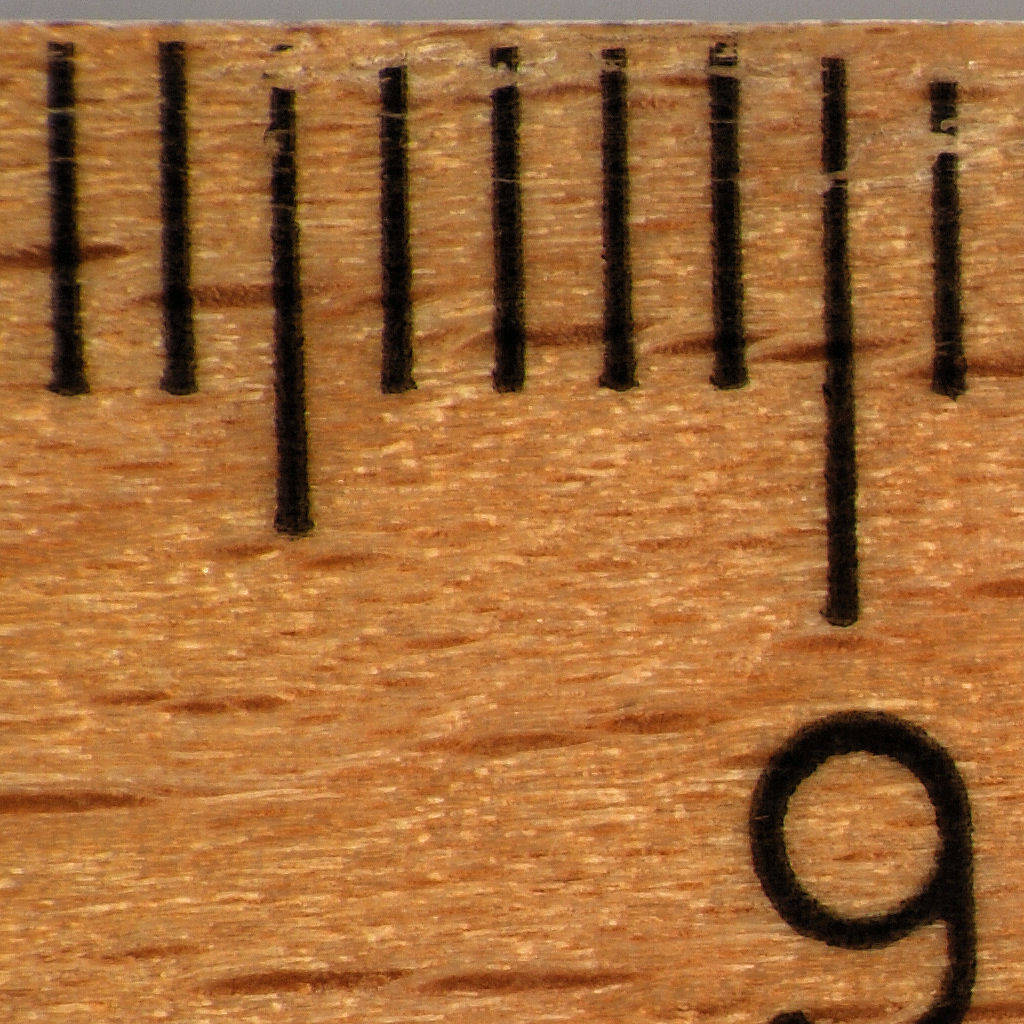 DSC 1905 li o
Sigma 90/2.8 Makro in oo-Stellung
+ Vorsatzobjektiv 135/2.8
Maßstab 1:1,5
100%-Crop links oben