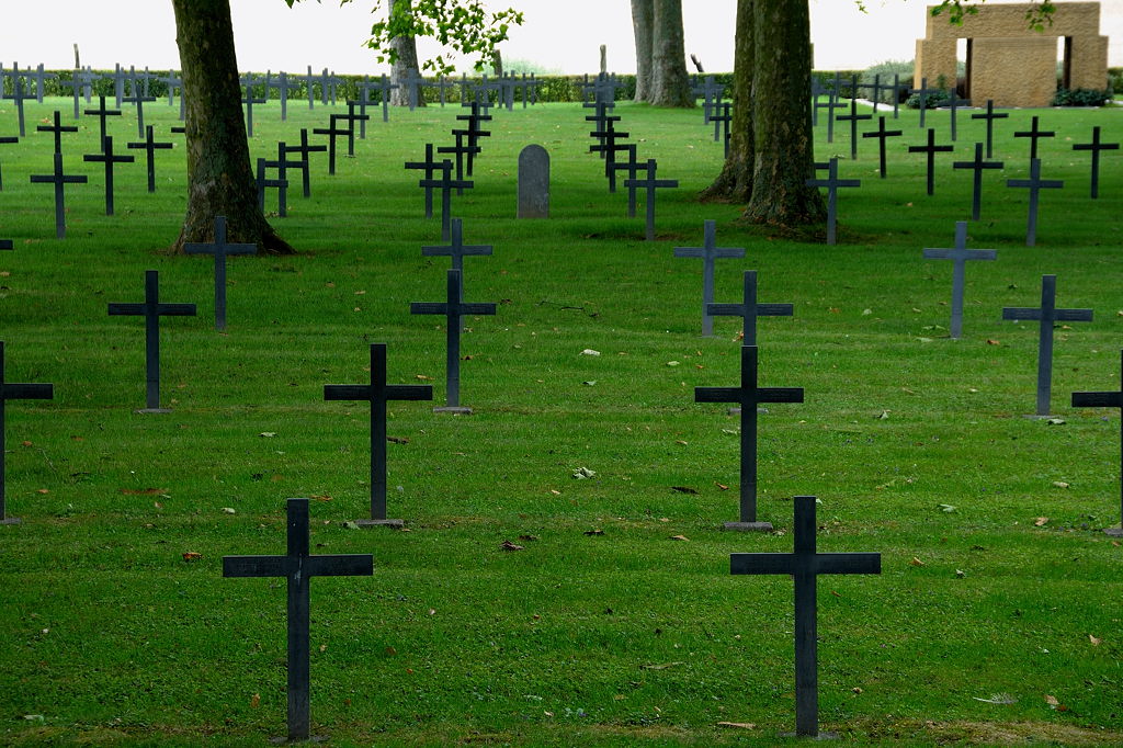 DSC 3280 bearbeitet klein, deutscher Soldatenfriedhof Maizeray/Frankreich