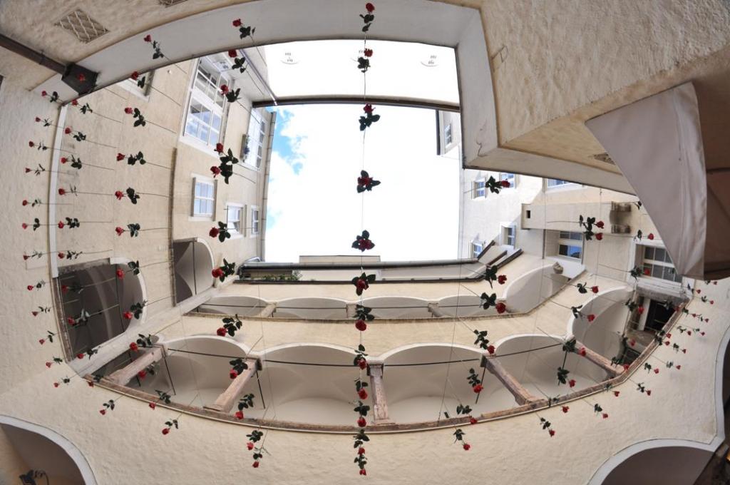 DSC 6564:
Fisheye Aufnahme eines Salzburger Innenhofes
Nikon D90, Walimex 8mm