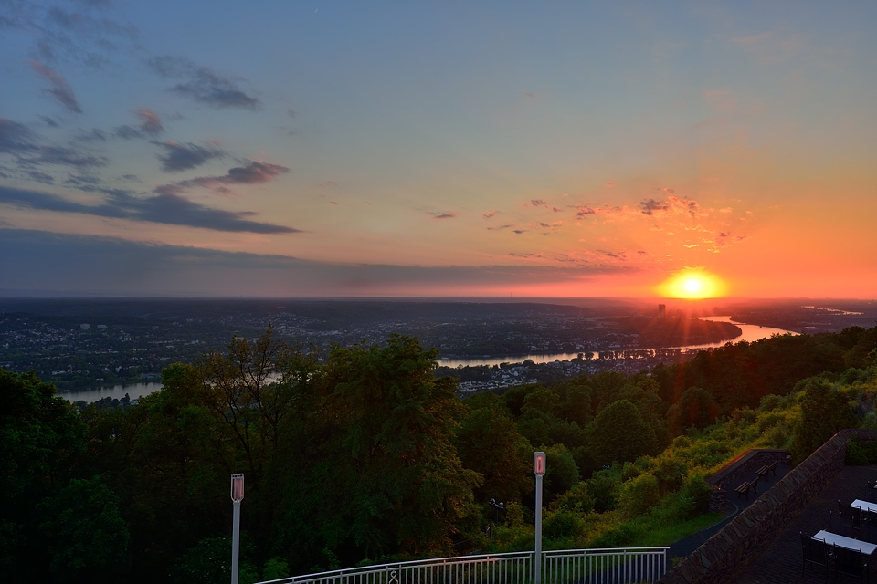 DSC0121 NF-F
Blick auf Bonn und das Rheintal vom Petersberg aus
D800, 1.4/24mm, 1/3s, f/14