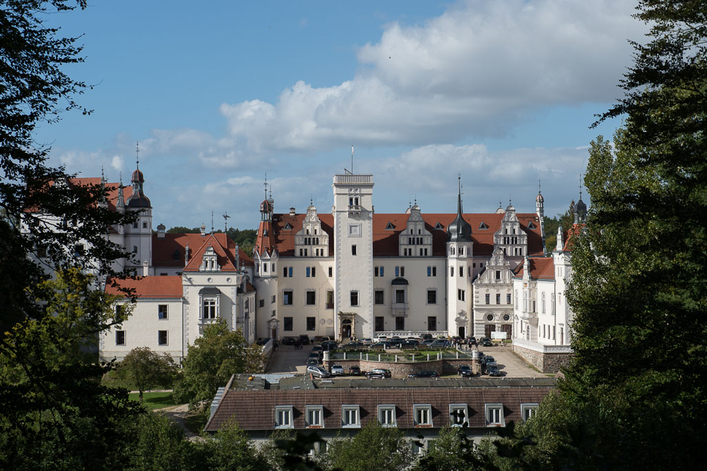DSC1659
Schloss mit DDR-Bausünde im Vordergrund