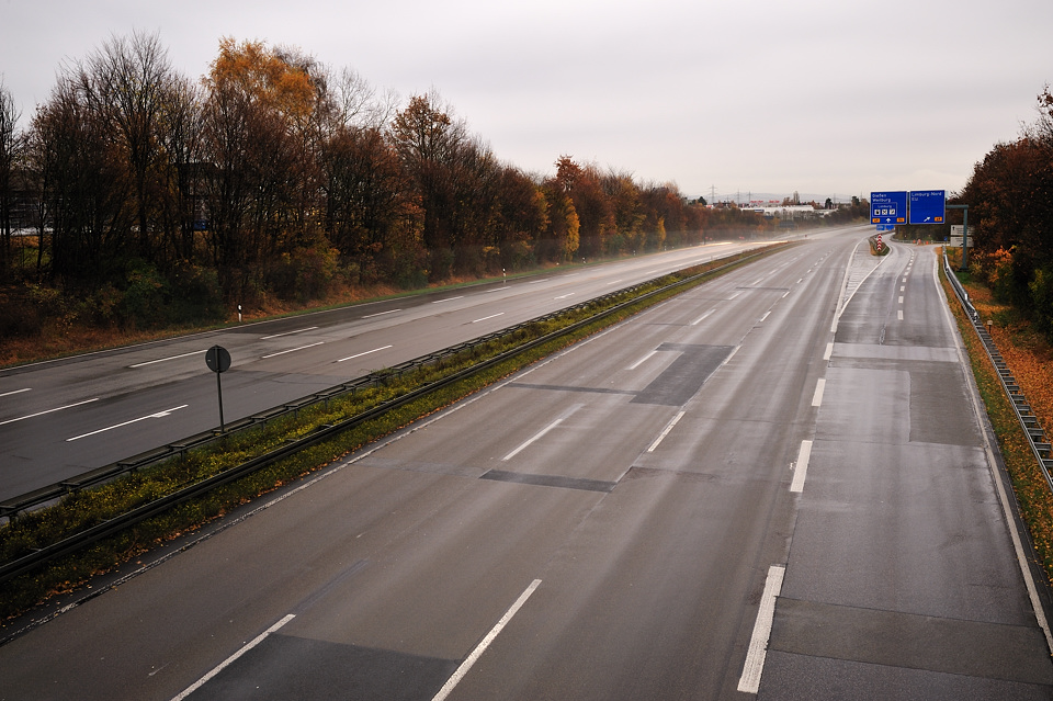 DSC5677 NF-F
Autobahn A3 bei Limburg
74,5 sek/f13, ND 110