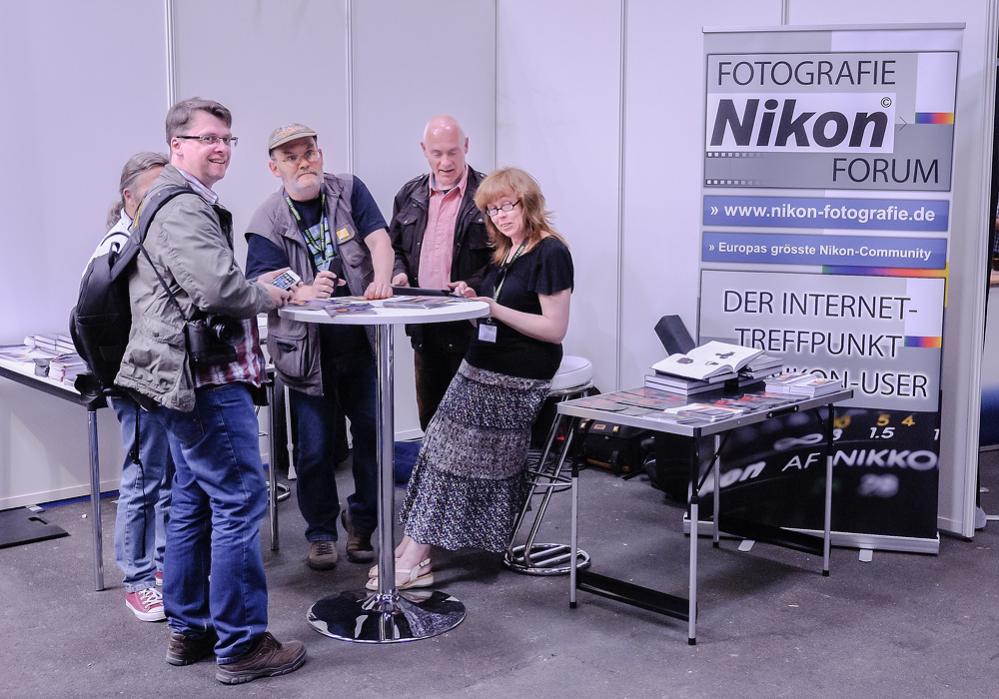 DSC6113 als Smart Objekt 1

Unser Team auf der Messe