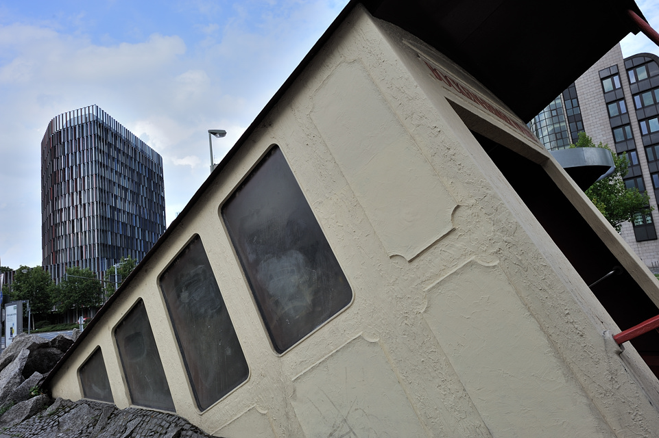 DSC6968 NF-F
U-Bahn-Station Bockenheimer Warte + KfW