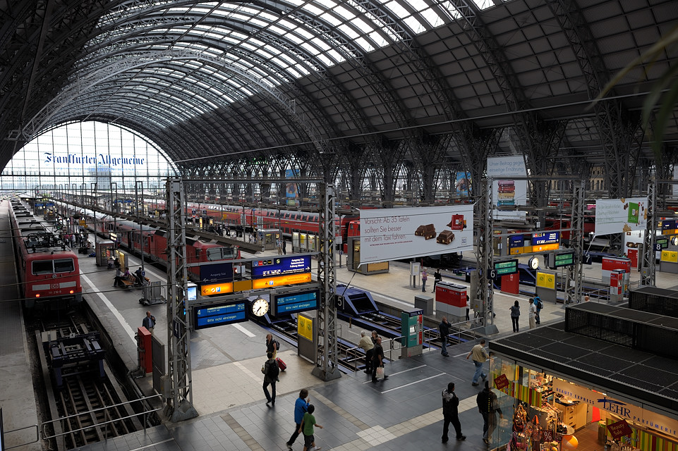 DSC7017 NF-F
Hauptbahnhof (Testbild)