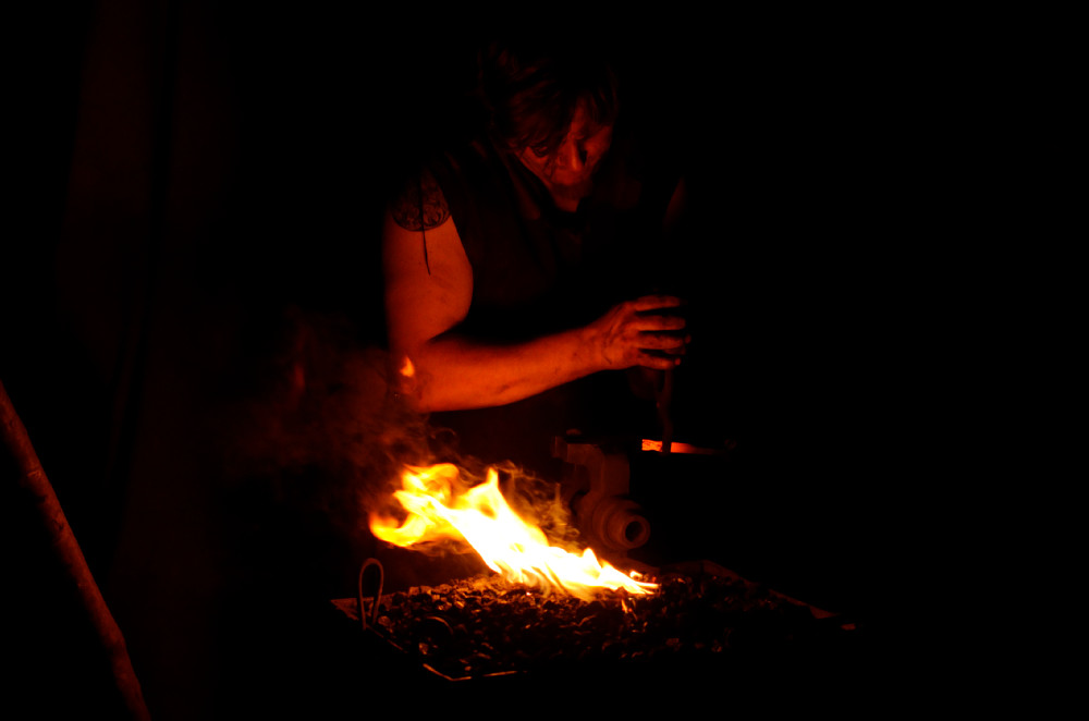 DSC_4095 - Schmied bei der Arbeit