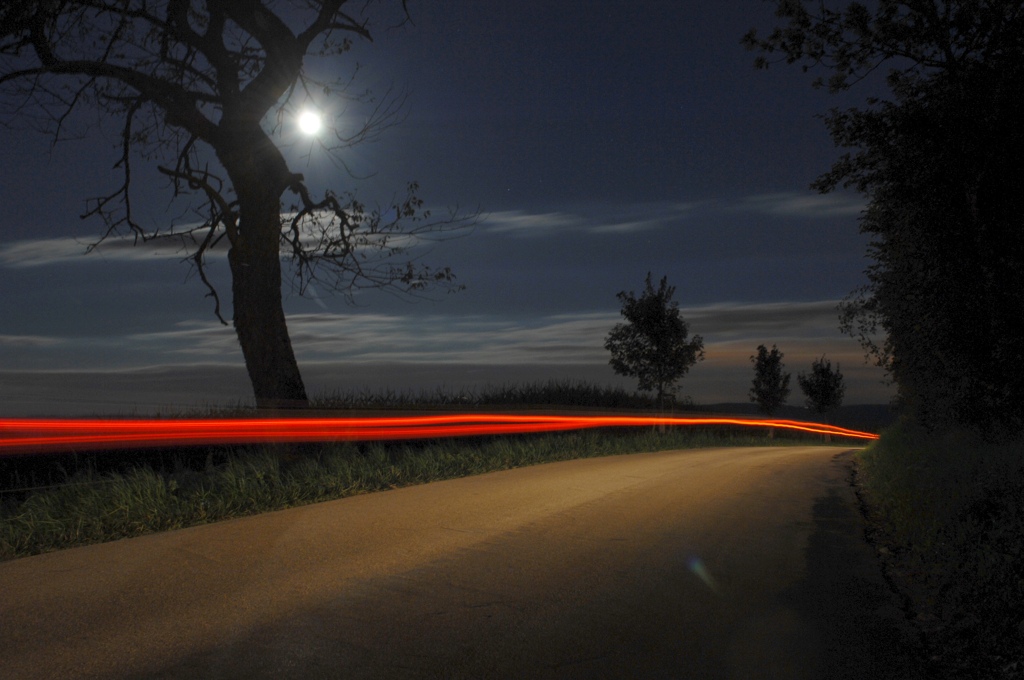 Dunkel war´s, der Mond schien helle,
als ein Auto blitzeschnelle
langsam um die Ecke fuhr....

DSC 7602 bearb 02 small