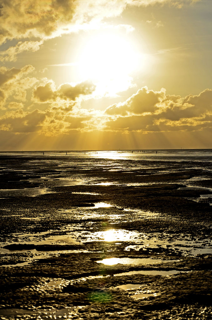 Durchscheinende Sonne in Cuxhaven Duhnen