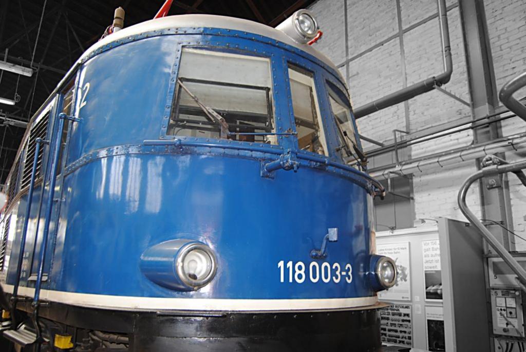 E 18 003 3