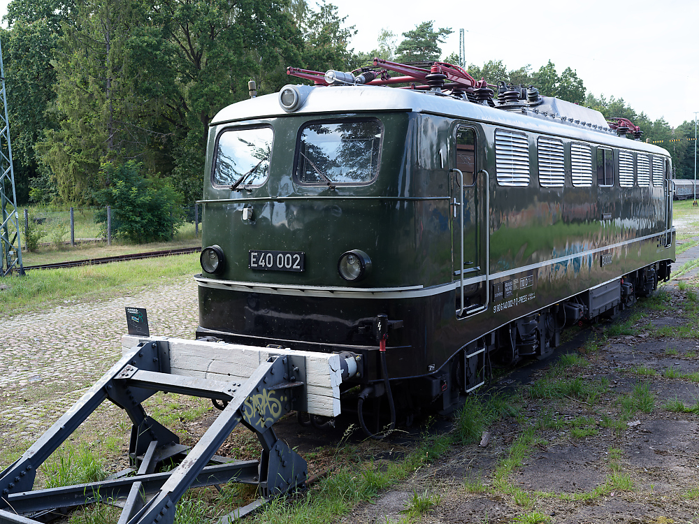 E40 002 l.jpg