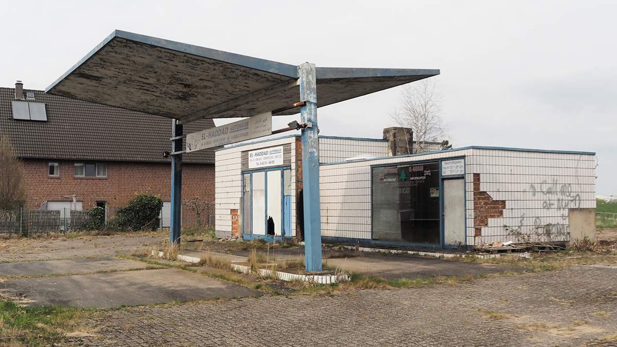 ehemalige Tankstelle, marode.jpg