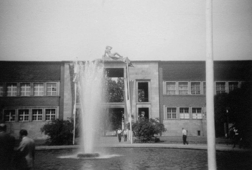 Ehrenhof 2