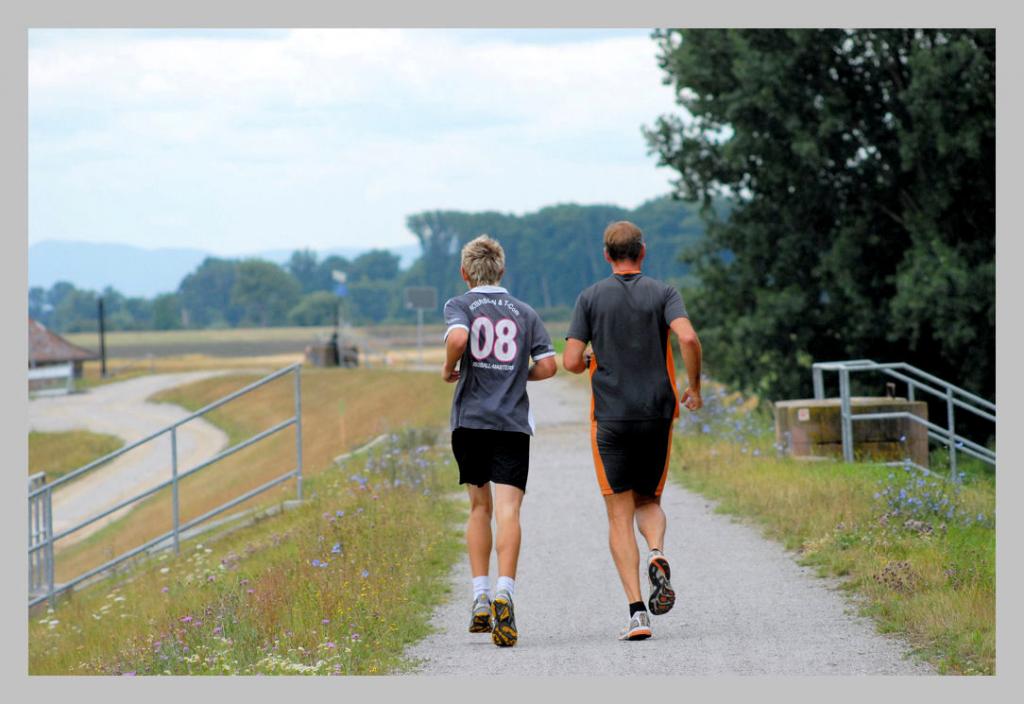 Eigentlich wollte ich Landschaftsaufnahmen machen, aber die beiden animierten mich zum auslösen. Von vorn hatte ich nicht dem Mut;)