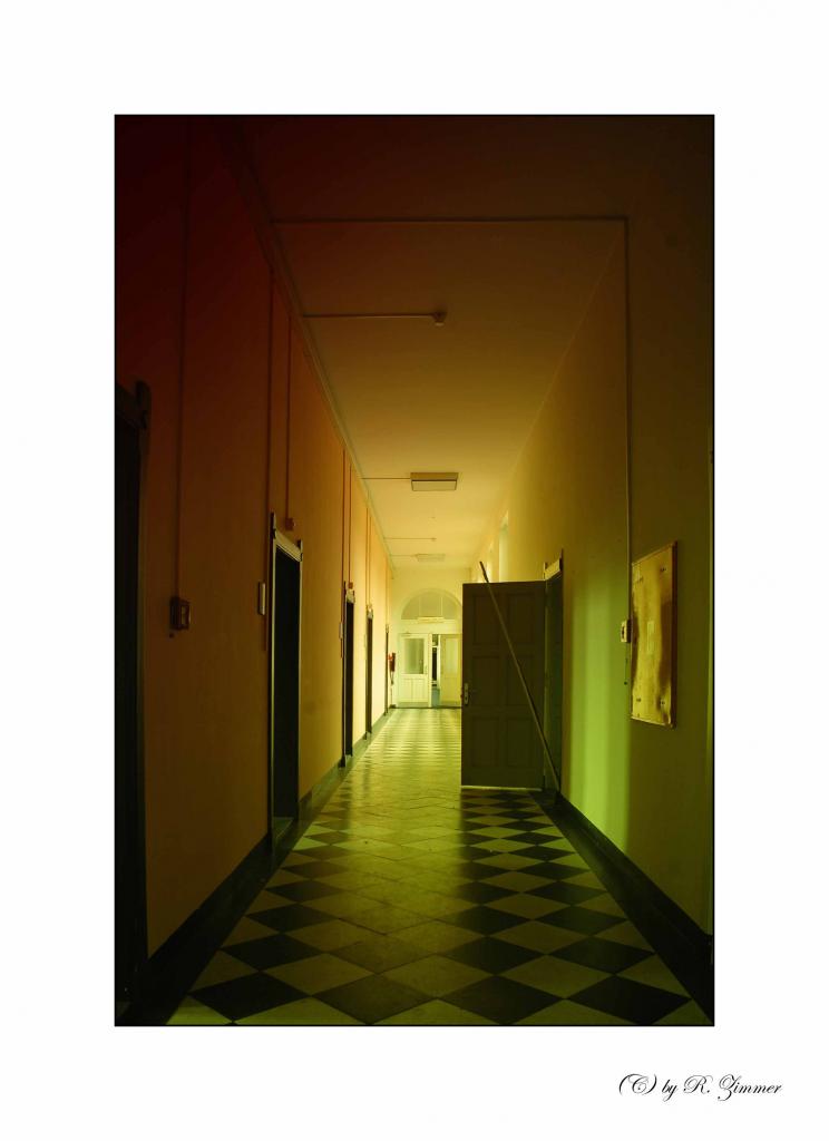 Ein Gang in einem verlassene Kloster....