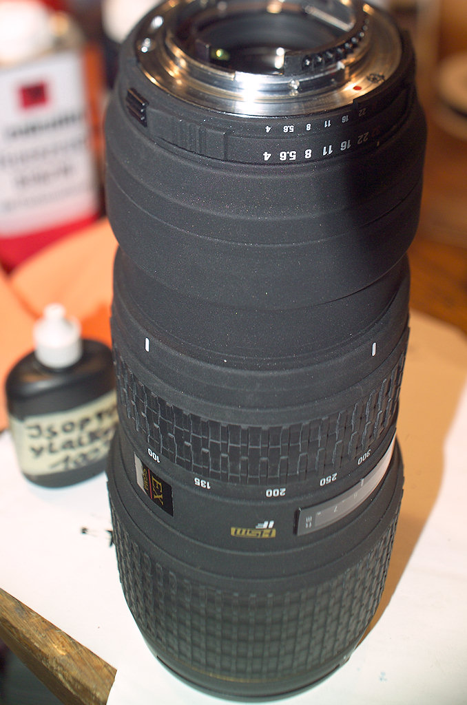 Ein Sigma 100-300/4 HSM, mit einem 45mm Tilt&amp;Shift an der Kodak DCS PRo SLR/n aus der Hand bei f/5.6 fotografiert.
