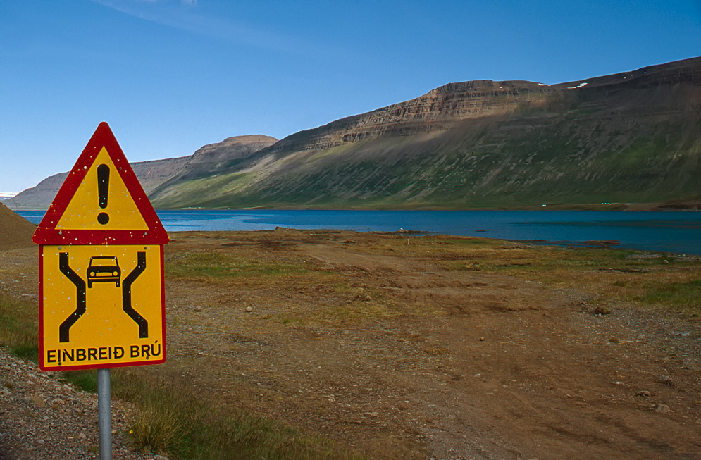 Einbreið Brú