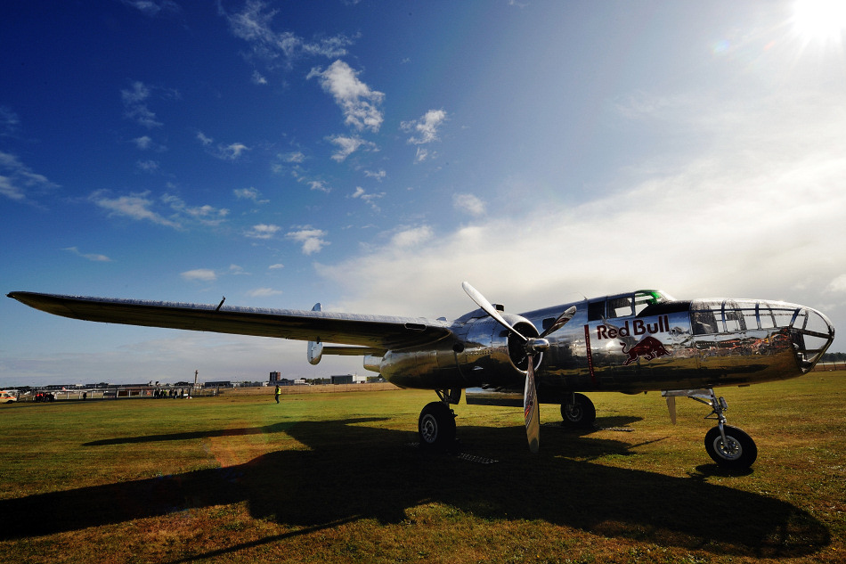 Eine B-25 Mitchell 
1 Startklar auf den Wings &amp; Wheel Tagen auf dem FMO 09/2009