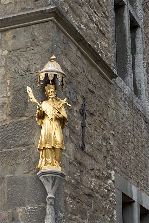 Eine goldene Figur
