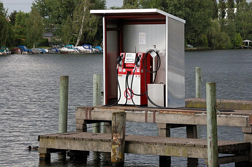 eine Tankstelle auf dem Wasser