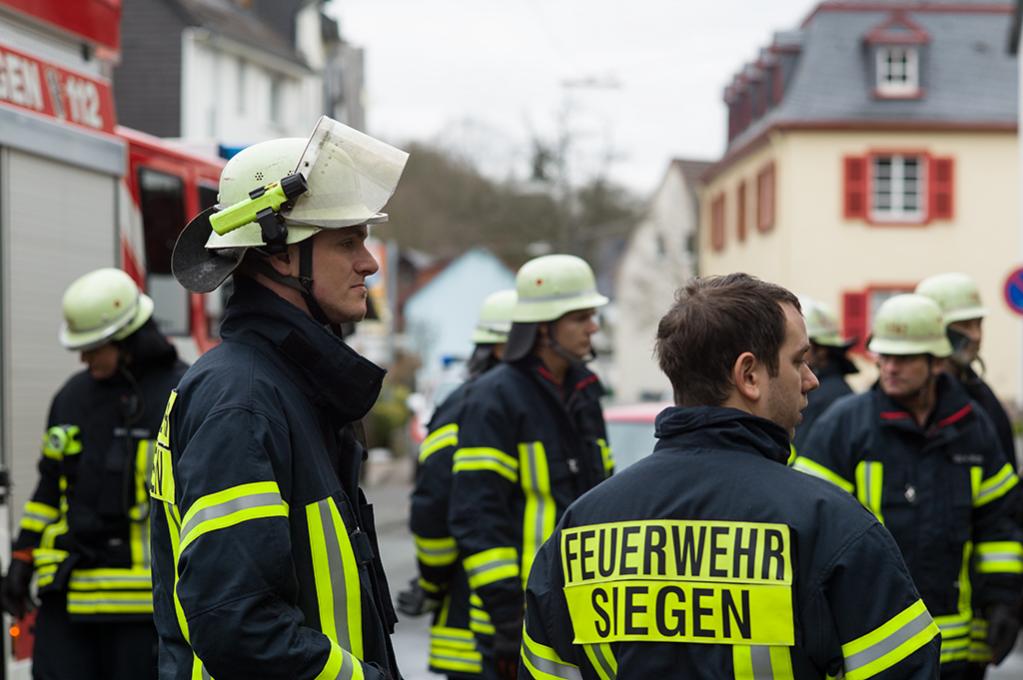 Einsatzkräfte vor Ort.   #3