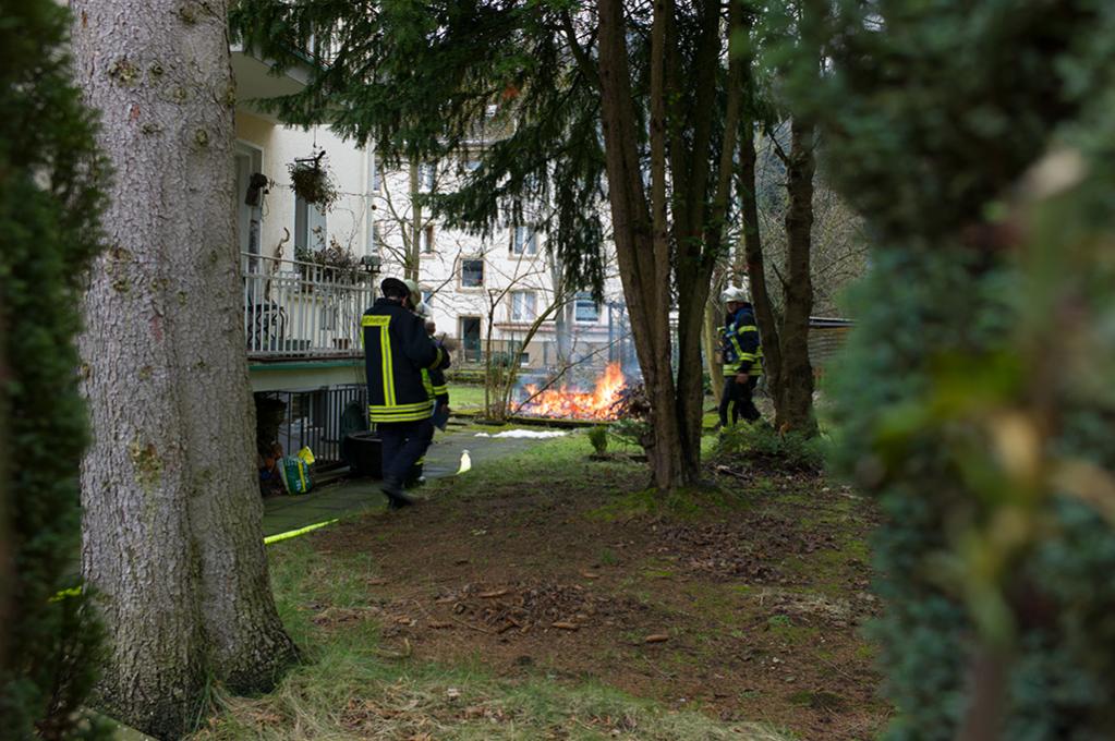 Einsatzkräfte vor Ort.   #5