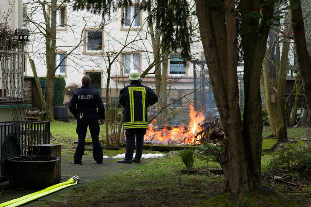 Einsatzkräfte vor Ort.   #6