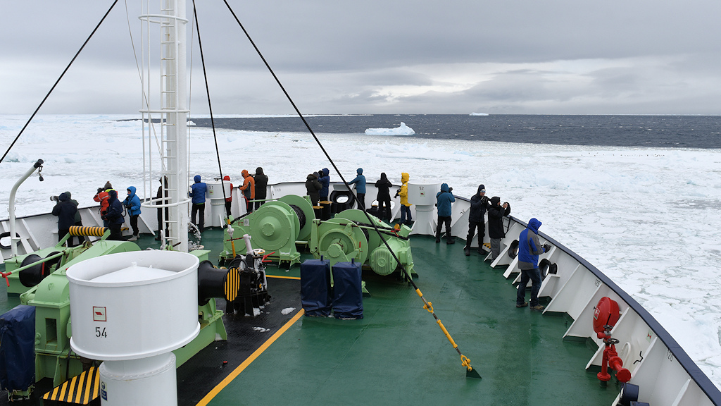 Eisdurchbruch im Antarctic Sound 
2748