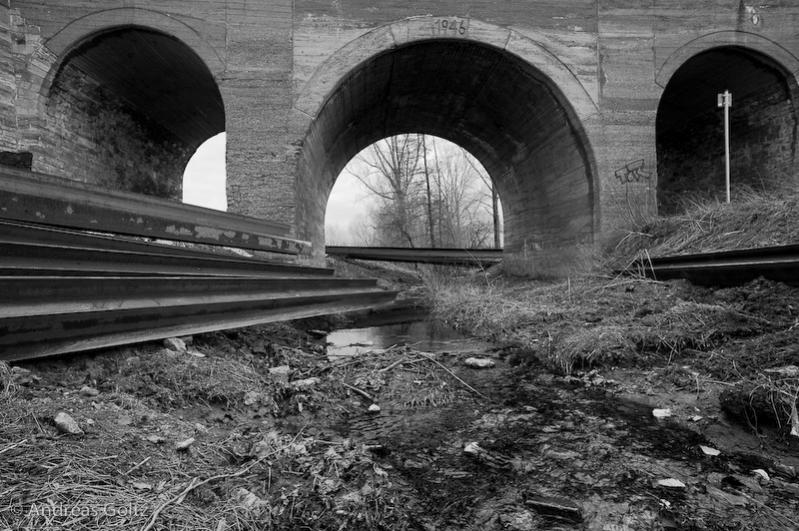 Eisenbahnbrücke über den Linderbach

Zeiss Distagon 18 mm f11 1/125s