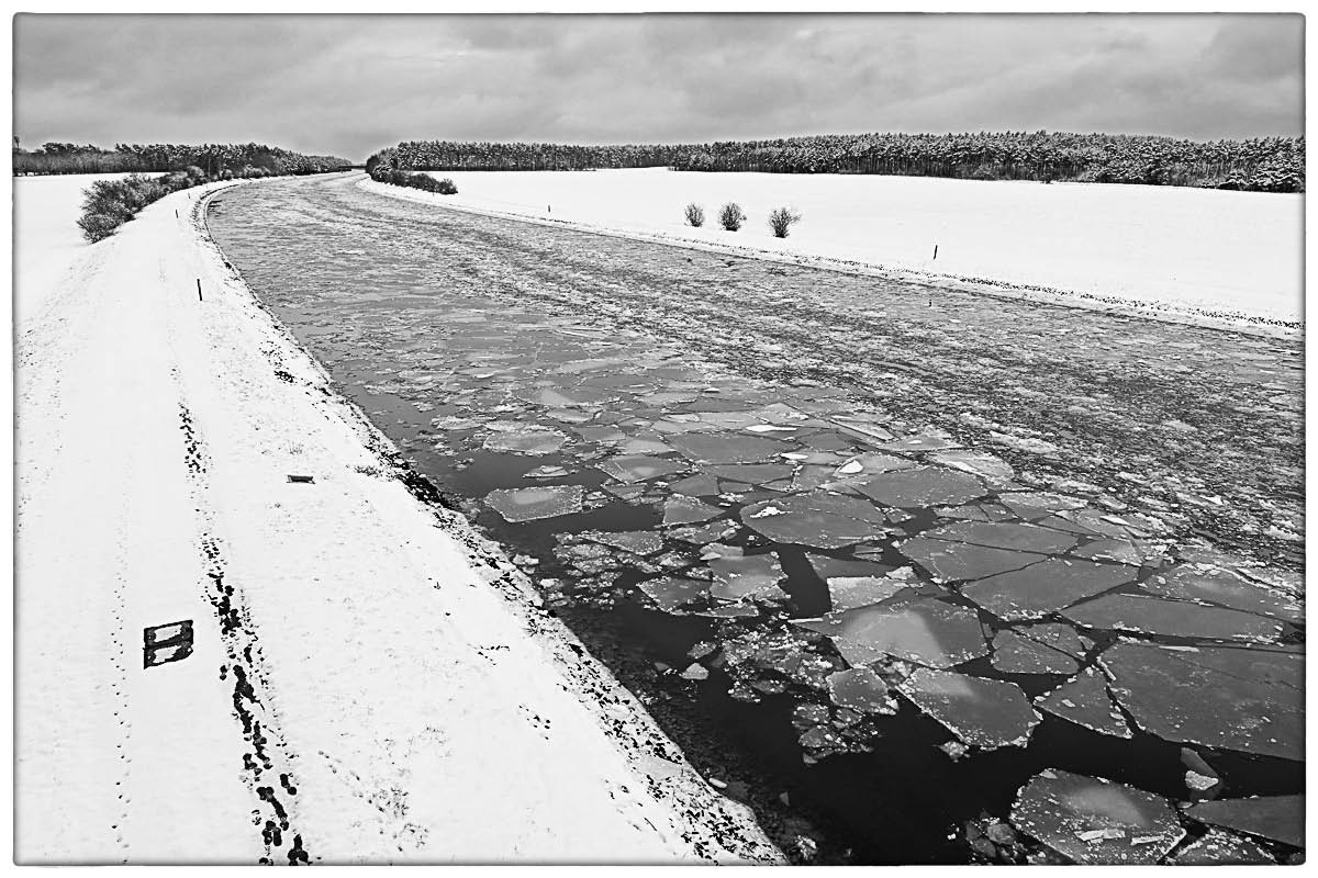 Eiskanal 2_BW.jpg