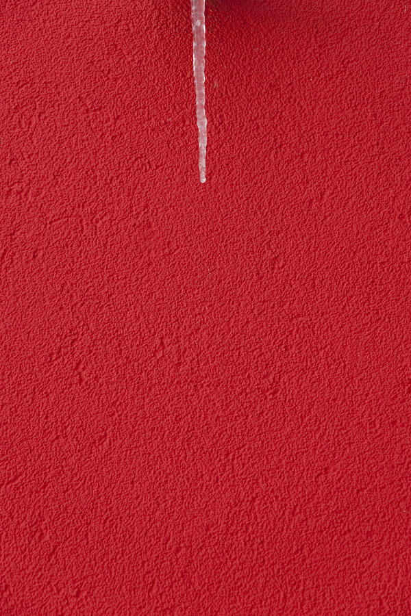 Eiszapfen vor Rot