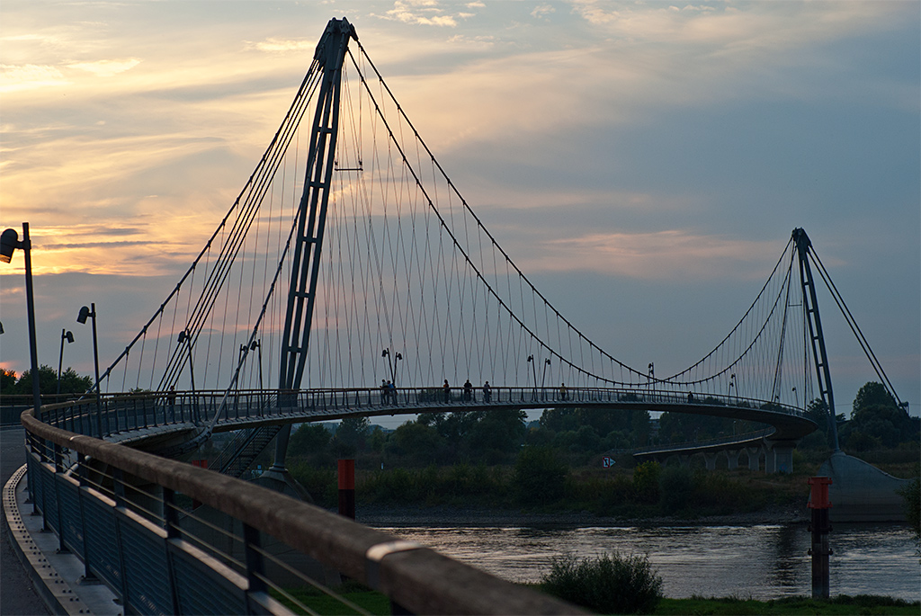 Elbbruecke zum Herrenkrug Magdeburg 1k