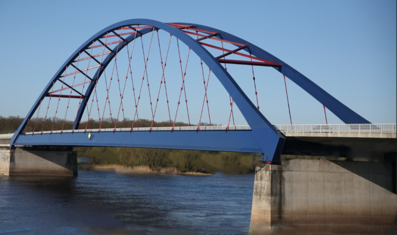 Elbestraßenbrücke bei Dömitz.jpg