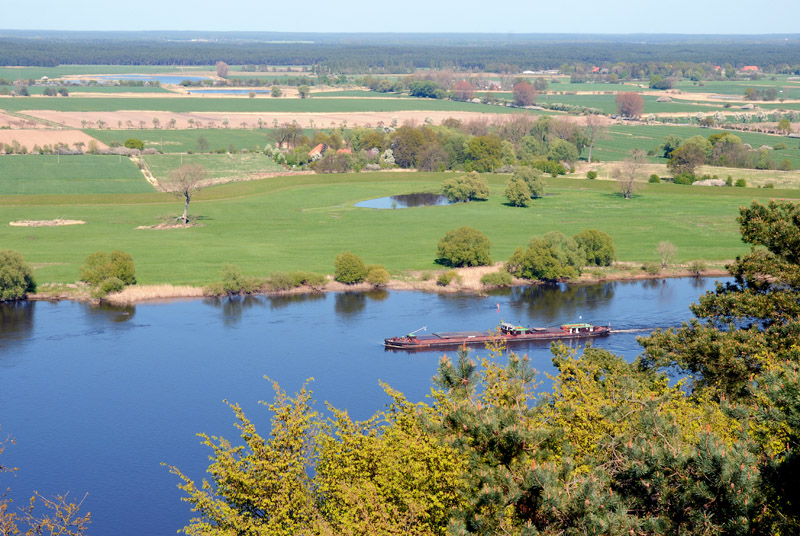 Elbufer - Drawehn

Der Naturpark liegt weitgehend im Landkreis Lüchow-Dannenberg und nimmt nach einer Flächenerweiterung im Jahr 2006 einen Großteil d