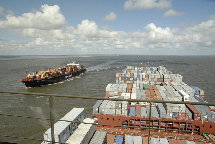 Emma Maersk und Bonn Express