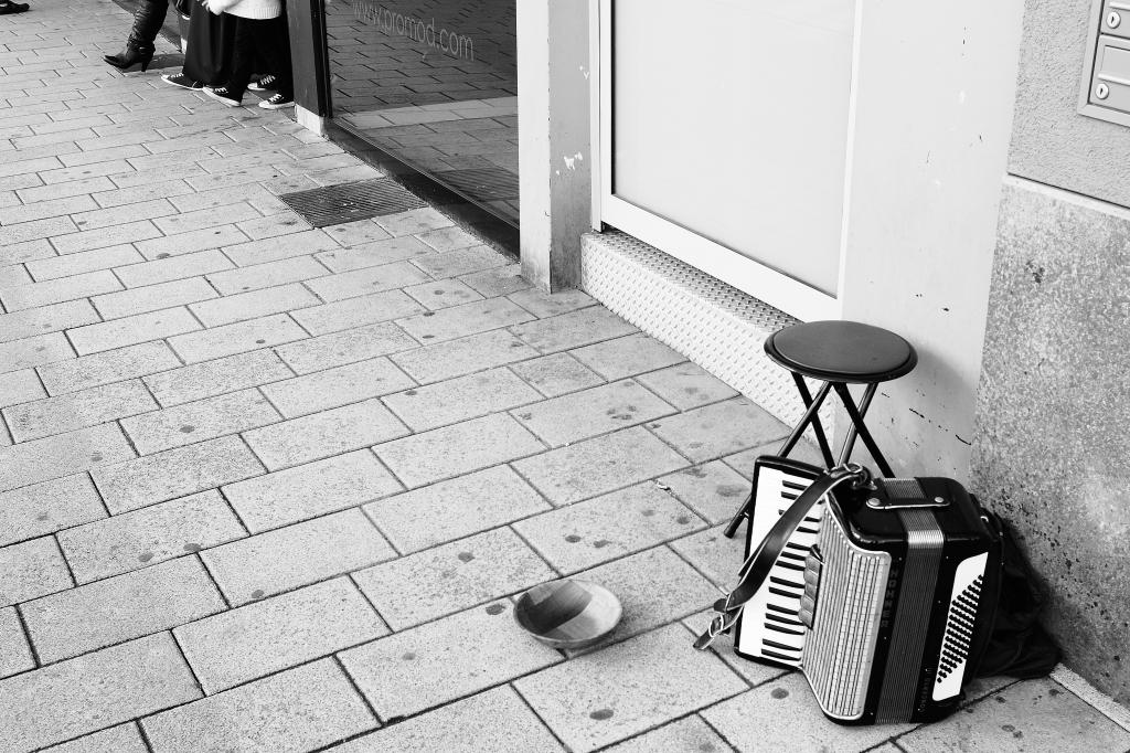 empty bw  DSC2020
