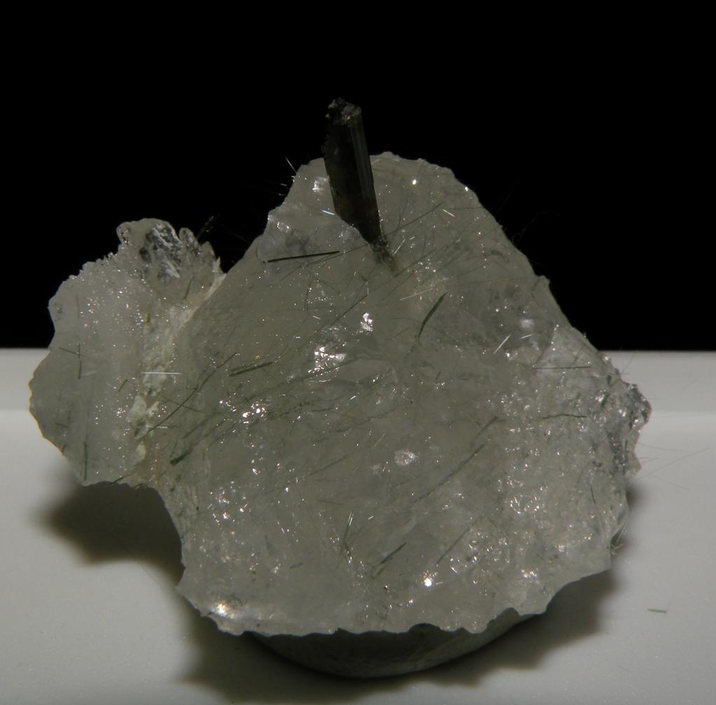 Epidot mit Byssolith Yx in Calcit eingewachsen