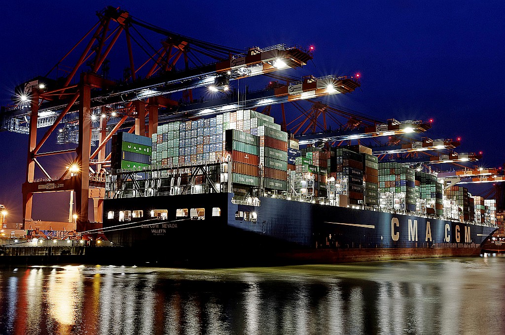 Eurogate und Burchardkai abends,CMA CGM Jules Verne,Nevada 033 DxO