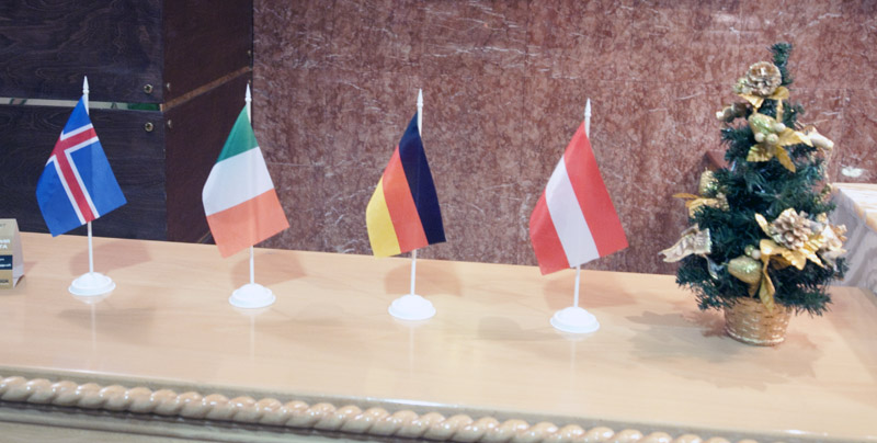Für jeden ausländischen Gast eine Flagge