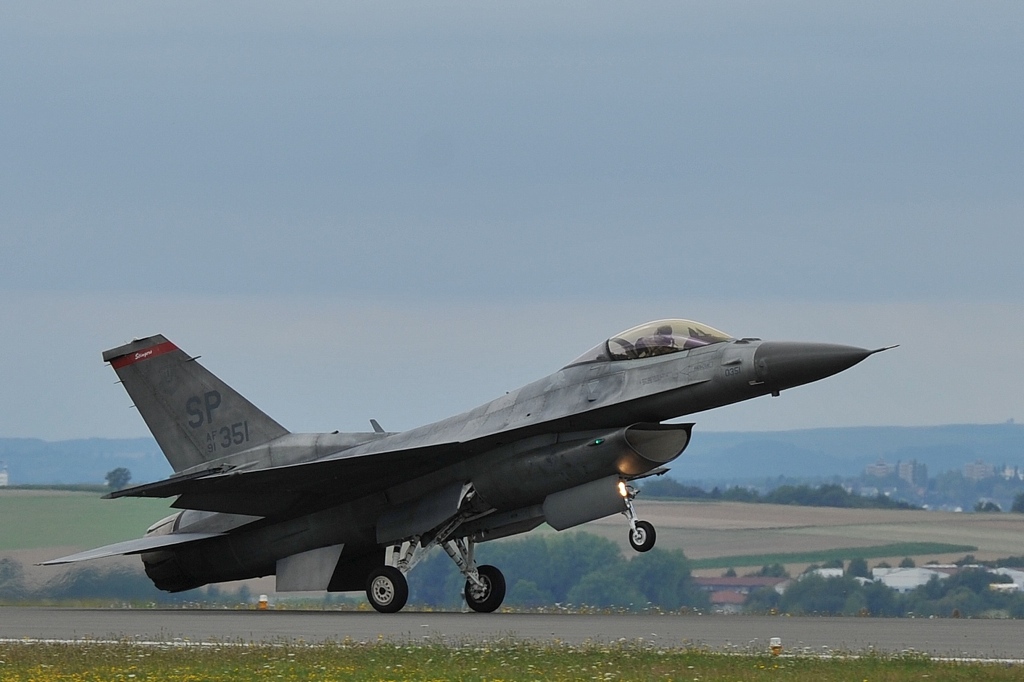 F 16 Landung