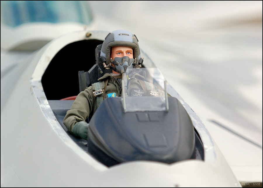 F 22 02