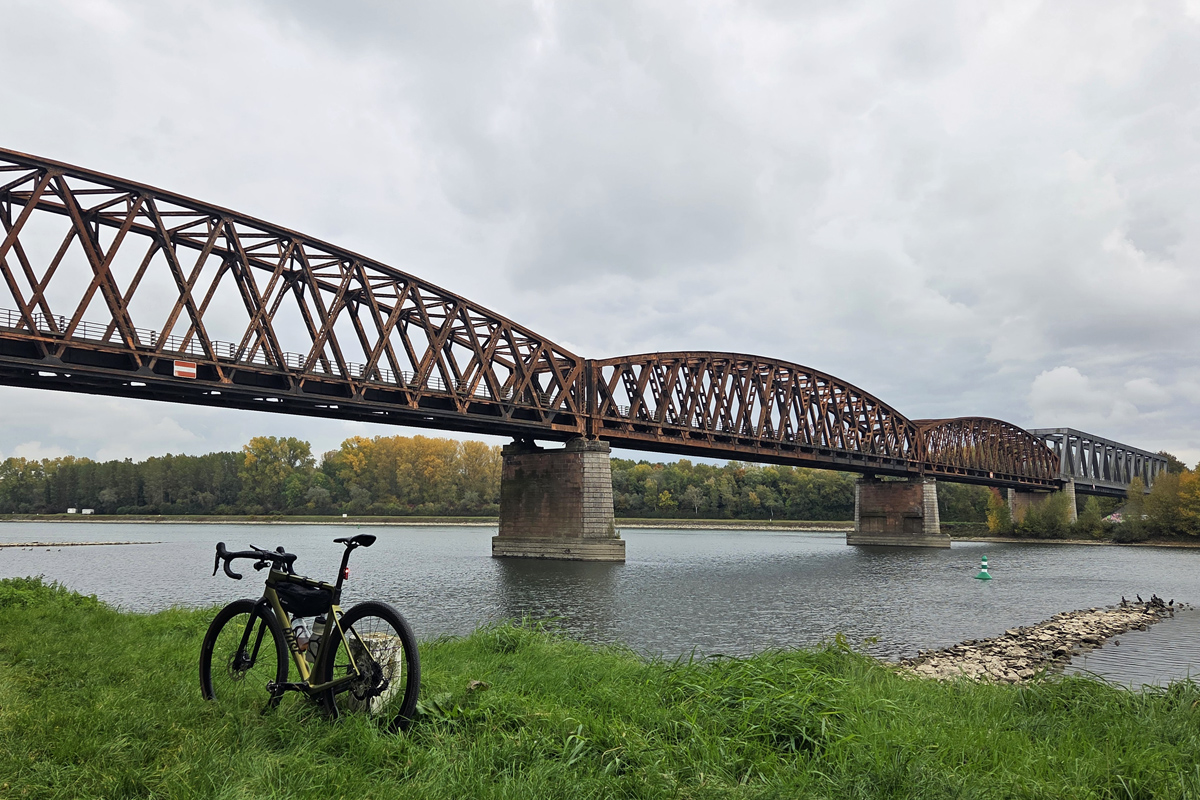 Fahrrad am Rhein