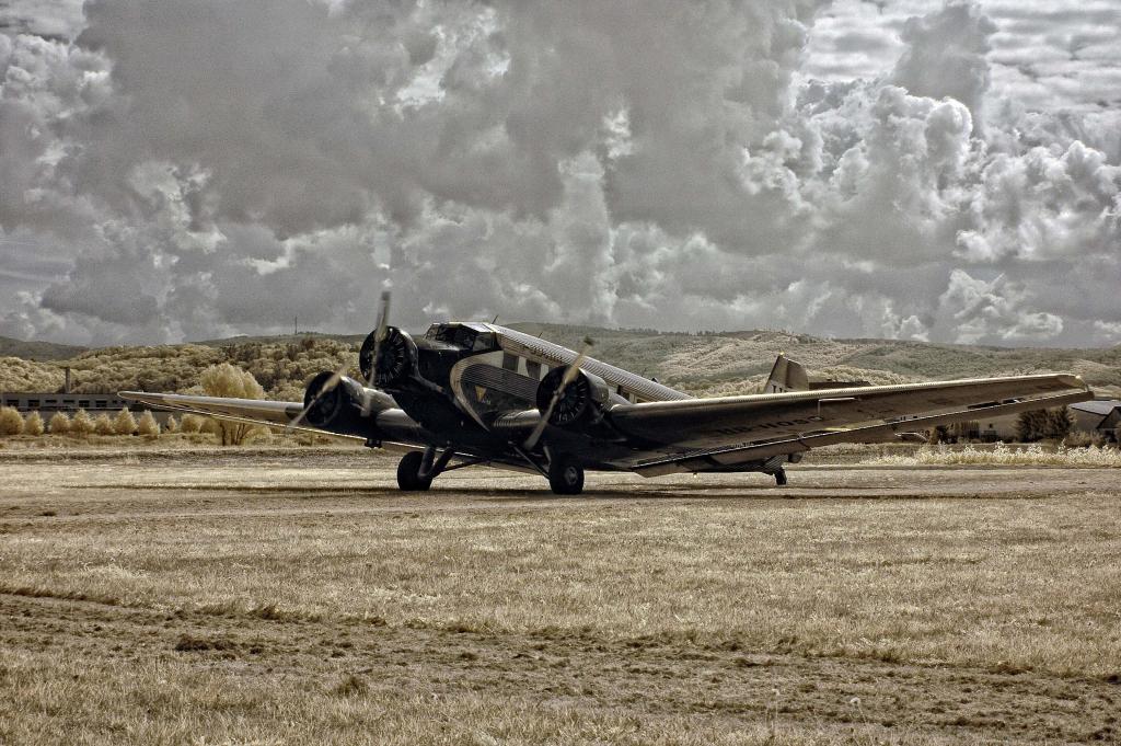 Farb-Infrarot Foto einer Junkers Ju52
Gesehen und aufgenommen während der Flugtage 2009 in Bensheim, Flugplatz Bensheim / Fehlheim.
D70-IR + 18-55er, 