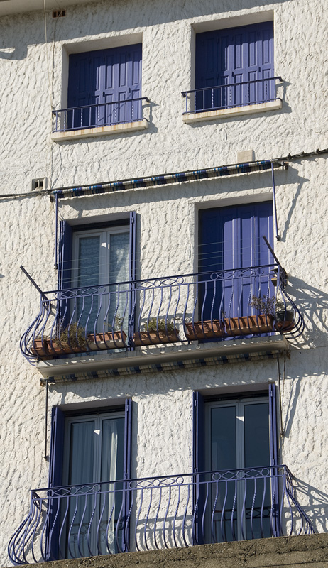 Fensterfront in Banyuls, Südfrankreich